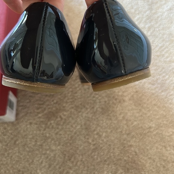 Salvatore Ferragamo Patent Varina Flats in Navy (Oxford Blue) - Picture 7 of 8